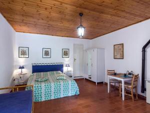 En eller flere senge i et værelse på Apartment Podere Sant' Antonio - BOL213 by Interhome