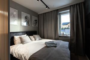Posteľ alebo postele v izbe v ubytovaní Stylowe Apartamenty Plewiska