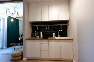 Kuchyňa alebo kuchynka v ubytovaní Stylowe Apartamenty Plewiska
