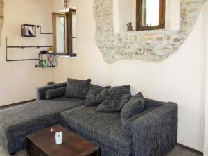 Uma área de estar em Apartment Serrani-2 by Interhome