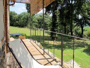 Κήπος έξω από το Holiday Home Il Podere del Lago by Interhome