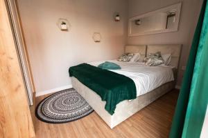 Posteľ alebo postele v izbe v ubytovaní Stylowe Apartamenty Plewiska