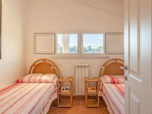 Łóżko lub łóżka w pokoju w obiekcie Apartment Michelangelo II by Interhome