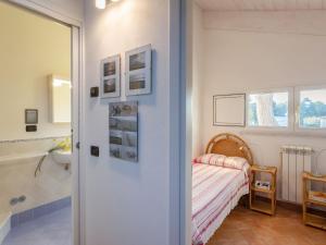 Łóżko lub łóżka w pokoju w obiekcie Apartment Michelangelo II by Interhome