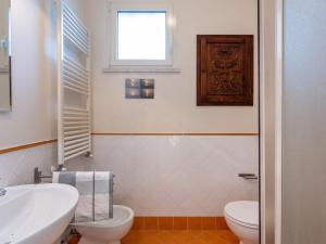 Łazienka w obiekcie Apartment Michelangelo II by Interhome