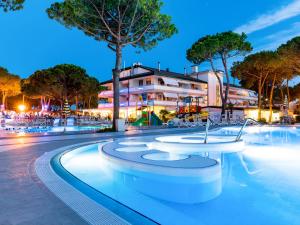a fountain in the middle of a city at night at Holiday Home Residence Village-1 by Interhome in Cavallino-Treporti