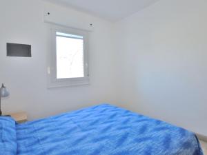 A bed or beds in a room at Apartment Residence Pineda by Interhome Még 14 kép