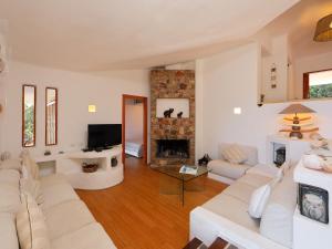 TV a/nebo společenská místnost v ubytování Holiday Home Audarya - VGM610 by Interhome + 25 fotografií