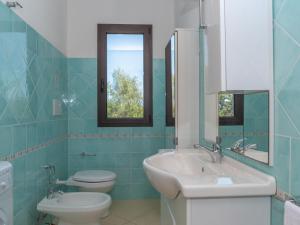 A bathroom at Holiday Home Pellicano by Interhome