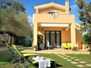 A garden outside Holiday Home Pellicano by Interhome