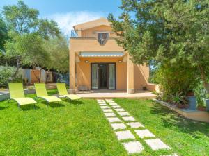 A garden outside Holiday Home Pellicano by Interhome