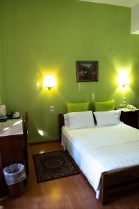 Ένα ή περισσότερα κρεβάτια σε δωμάτιο στο Ξενοδοχείο Πέλοψ