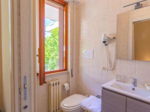 Kúpeľňa v ubytovaní Apartment Mare Blu-1 by Interhome
