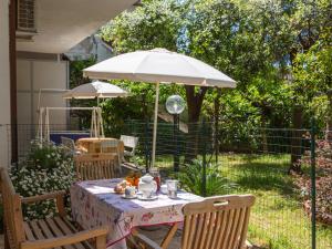 Vonkajšia záhrada v ubytovaní Apartment Mare Blu-1 by Interhome