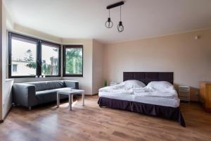 Łóżko lub łóżka w pokoju w obiekcie Apartamenty Wilk