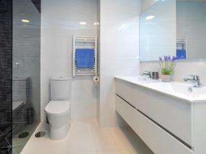 Koupelna v ubytování Apartment Calpe Beach II-1 by Interhome