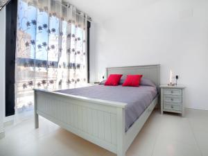 Postel nebo postele na pokoji v ubytování Apartment Calpe Beach II-1 by Interhome