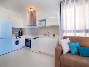 Kuchyň nebo kuchyňský kout v ubytování Apartment Calpe Beach II-1 by Interhome
