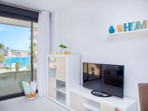 TV a/nebo společenská místnost v ubytování Apartment Calpe Beach II-1 by Interhome