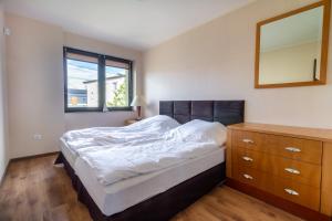 Łóżko lub łóżka w pokoju w obiekcie Apartamenty Wilk
