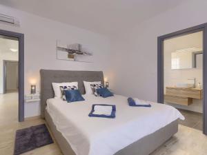 Giường trong phòng chung tại Holiday Home Villa Veli vrt by Interhome