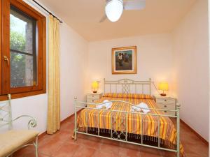 A bed or beds in a room at Villa Petra Rossa by Interhome