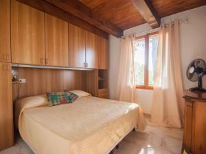 Un pat sau paturi într-o cameră la Holiday Home Piccola Oasi-5 by Interhome