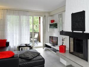 TV a/nebo společenská místnost v ubytování Apartment Dorfstrasse 53c by Interhome