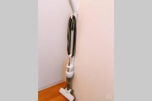 a hose hooked up to the corner of a wall at Esperanza 204号室 in Tokyo