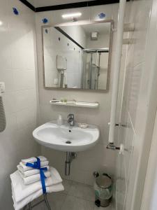 a bathroom with a sink and a mirror and towels at La Casa sul Mare - Monterosso - Cinque Terre in Monterosso al Mare