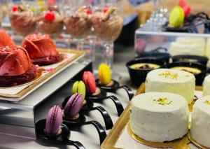 een groep gebak en desserts op een tafel bij HI Hotels Imperial Resort - Ultra All Inclusive in Sunny Beach