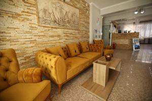 Posezení v ubytování SANTORINI CAMERE DE INCHIRIAT mamaia nord