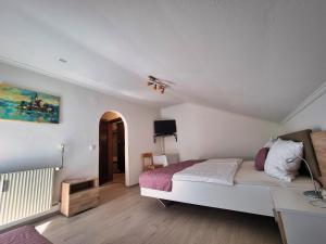 Postel nebo postele na pokoji v ubytování Gästehaus auf der Höhe