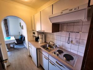Kuchyň nebo kuchyňský kout v ubytování Gästehaus auf der Höhe