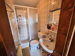 Koupelna v ubytování Gästehaus auf der Höhe