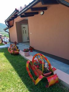 A garden outside Apartmani Maksimović