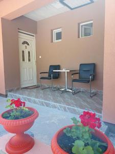 A seating area at Apartmani Maksimović