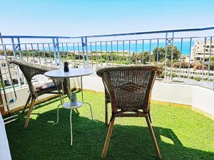 Un balcón o terraza en H&O Best Apt In Paphos!