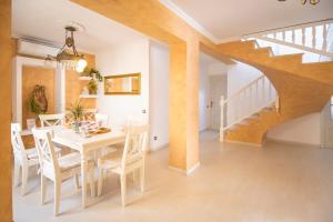 Fotografie z fotogalerie ubytování ARENDA Pino Alto Villa Lemon v destinaci Miami Platja