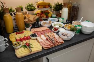 Jedlo v ubytovaní bed & breakfast alebo blízkom okolí