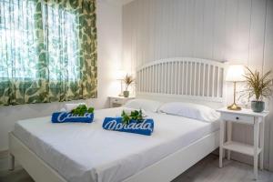 Postel nebo postele na pokoji v ubytování ARENDA Pino Alto Villa Lemon