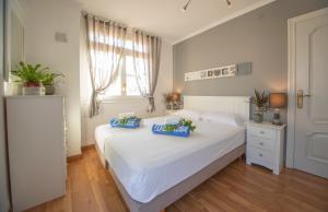 Postel nebo postele na pokoji v ubytování ARENDA Pino Alto Villa Lemon + 37 fotografií