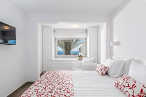 Cama ou camas em um quarto em O Lofos Luxury Boutique Suites