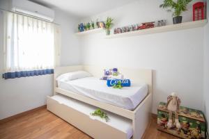 Postel nebo postele na pokoji v ubytování ARENDA Pino Alto Villa Lemon