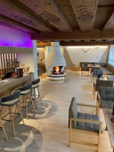 The lounge or bar area at Hotel LukasMayr
