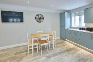 Køkken eller tekøkken på Host & Stay - Sunny Dale Cottage + 13 billeder