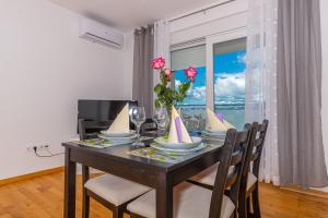 TV a/nebo společenská místnost v ubytování Apartmani Relax