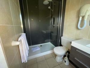 Ένα μπάνιο στο Ewenny Farm Guest House +21 φωτογραφίες