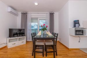Kuchyň nebo kuchyňský kout v ubytování Apartmani Relax
