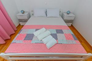Postel nebo postele na pokoji v ubytování Apartmani Relax